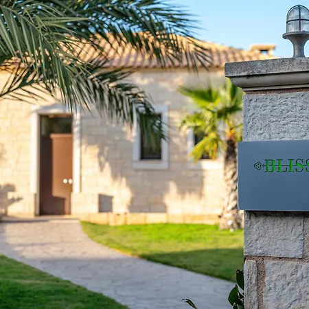 Bliss Complex With Private Pool * Herszonisszosz