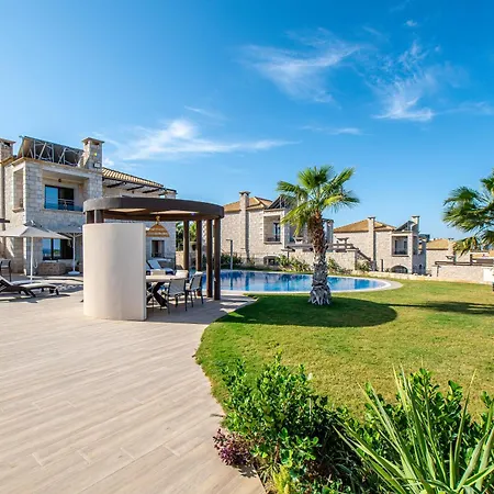 Bliss Complex With Private Pool *